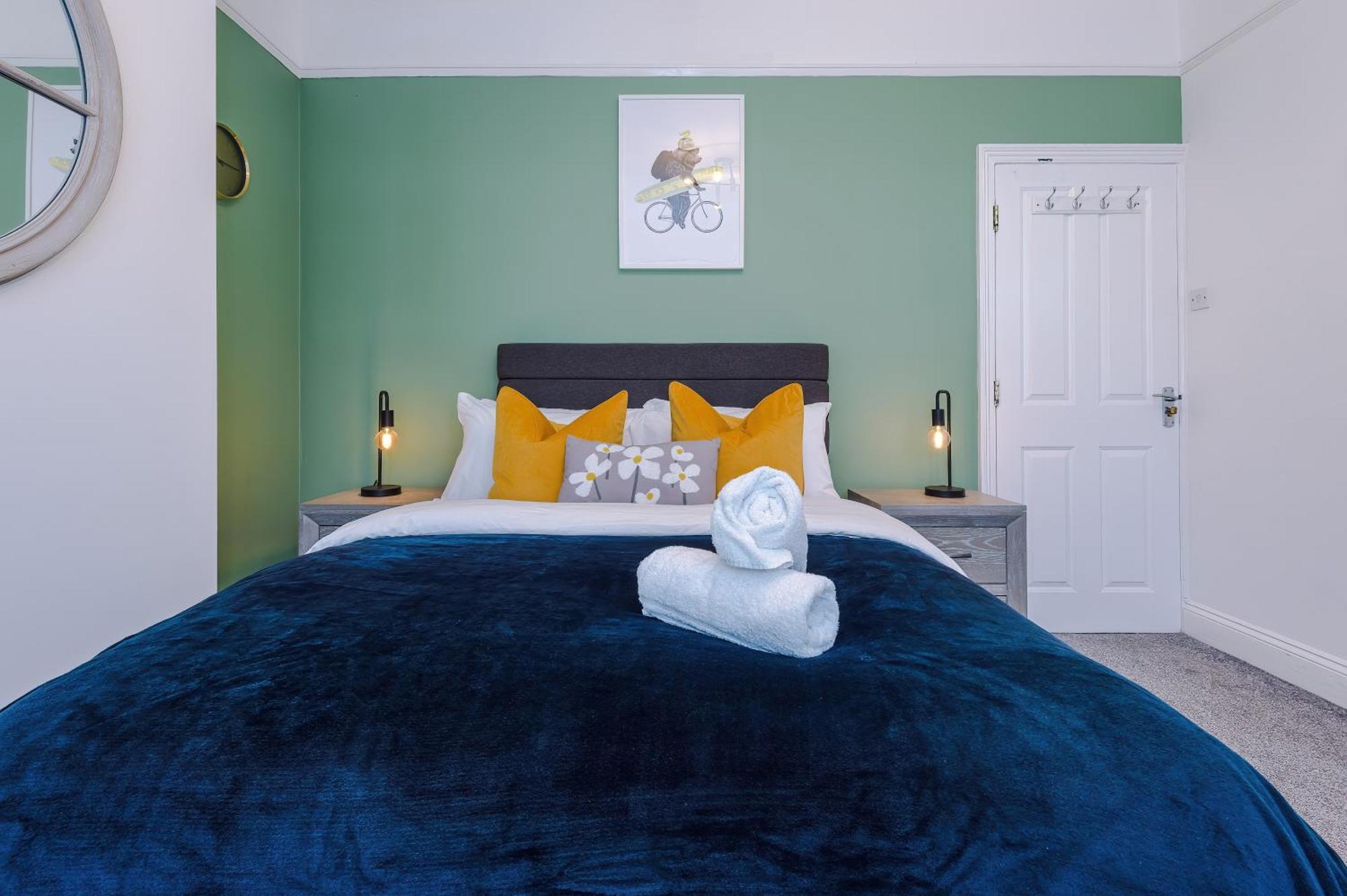 Incredible - Five Bedroom - 7 Actual Beds - 6 Bathroom House By Purestay - Central Bath With Parking ภายนอก รูปภาพ