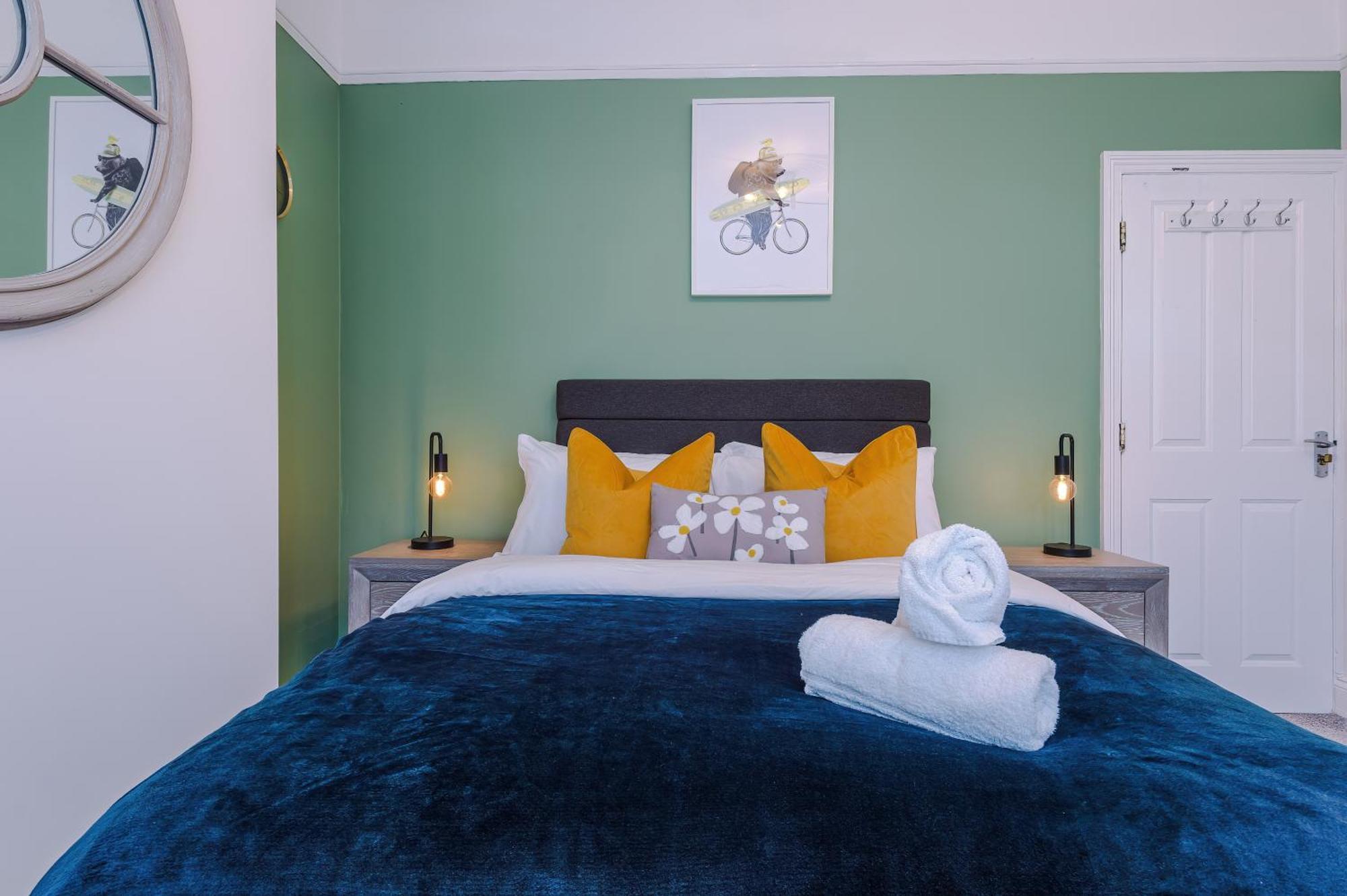 Incredible - Five Bedroom - 7 Actual Beds - 6 Bathroom House By Purestay - Central Bath With Parking ภายนอก รูปภาพ