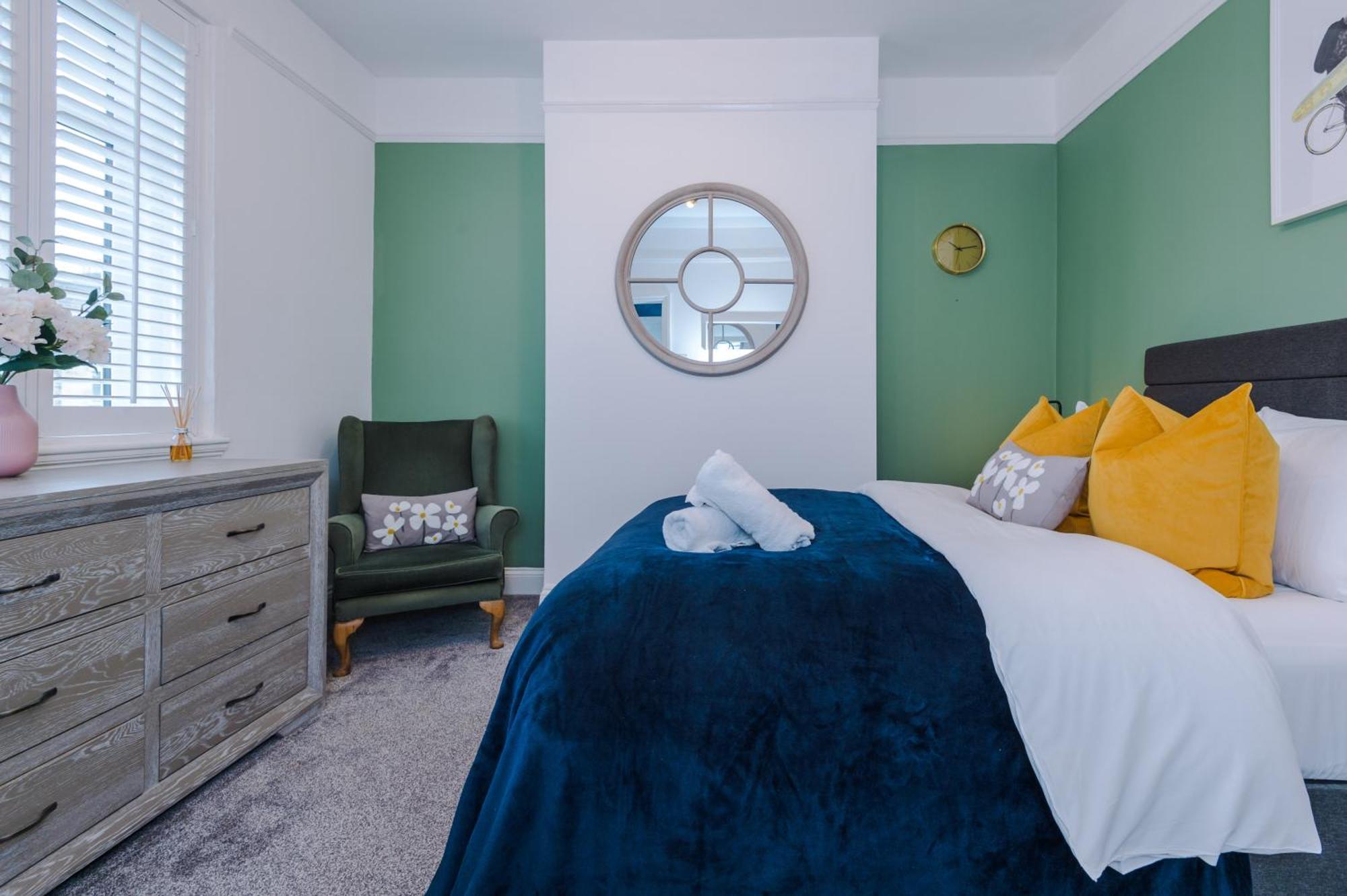 Incredible - Five Bedroom - 7 Actual Beds - 6 Bathroom House By Purestay - Central Bath With Parking ภายนอก รูปภาพ
