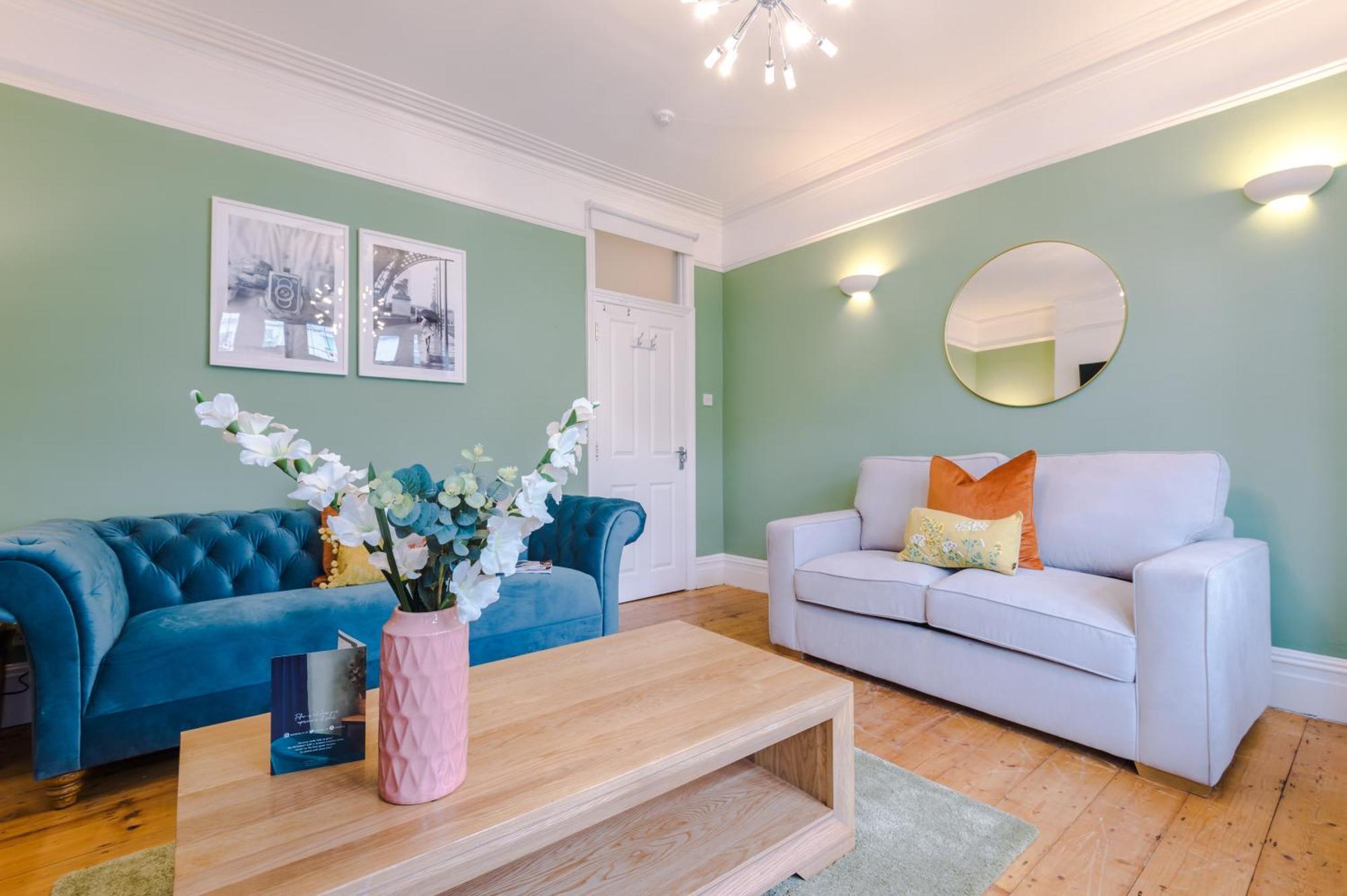 Incredible - Five Bedroom - 7 Actual Beds - 6 Bathroom House By Purestay - Central Bath With Parking ภายนอก รูปภาพ