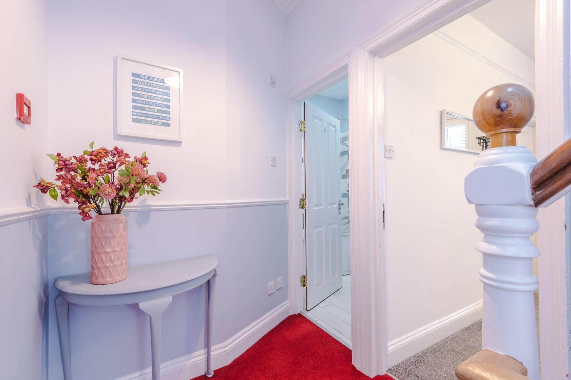 Incredible - Five Bedroom - 7 Actual Beds - 6 Bathroom House By Purestay - Central Bath With Parking ภายนอก รูปภาพ